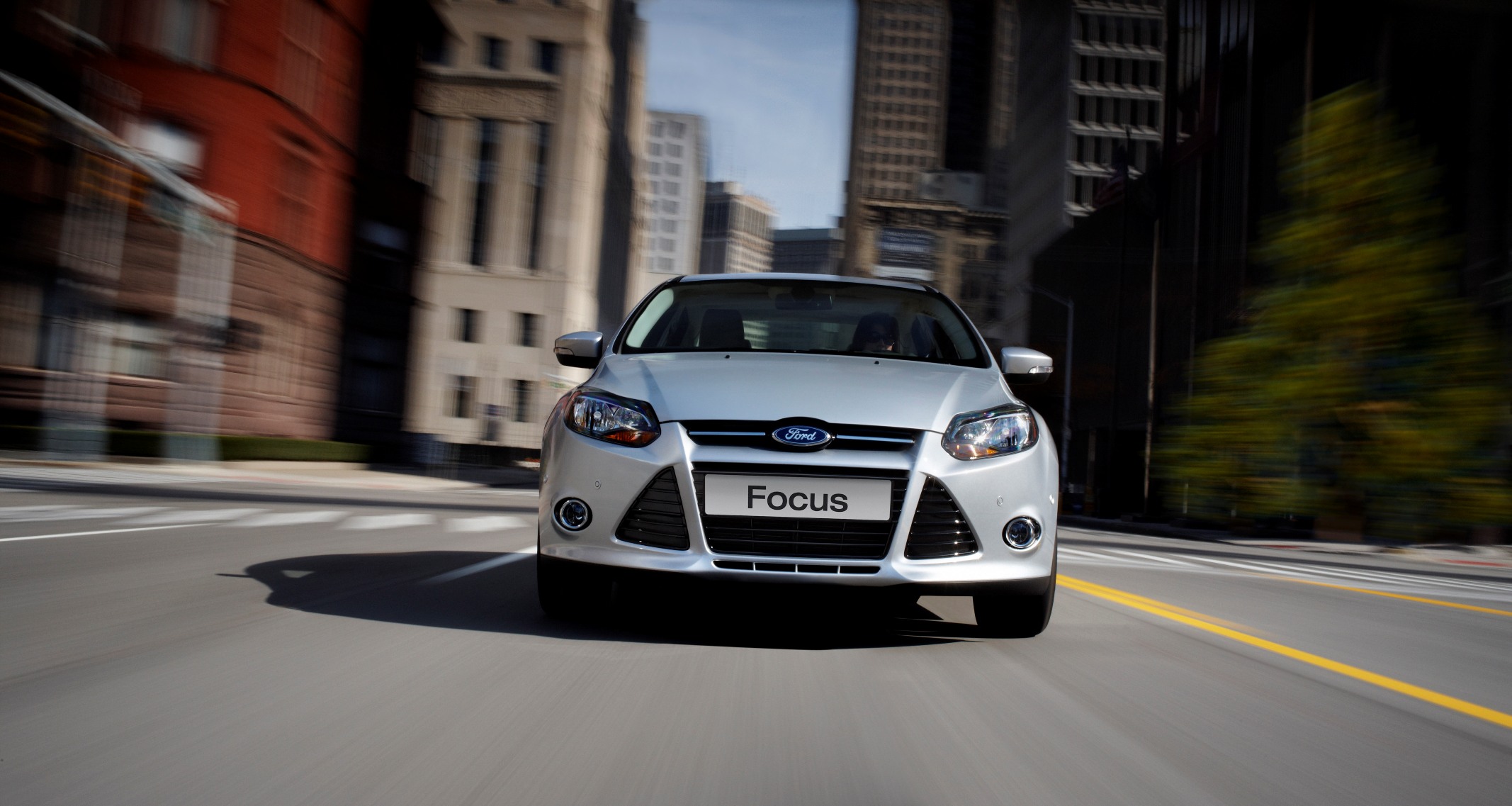 Dvocifreni rast jača liderstvo Ford Focusa kao najprodavanijeg vozila u svetu