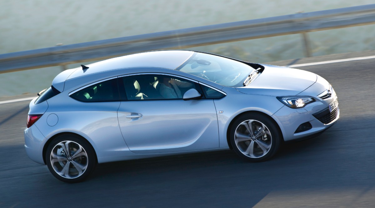 Opel Astra GTC sada sa snažnim turbo motorom od 200ks