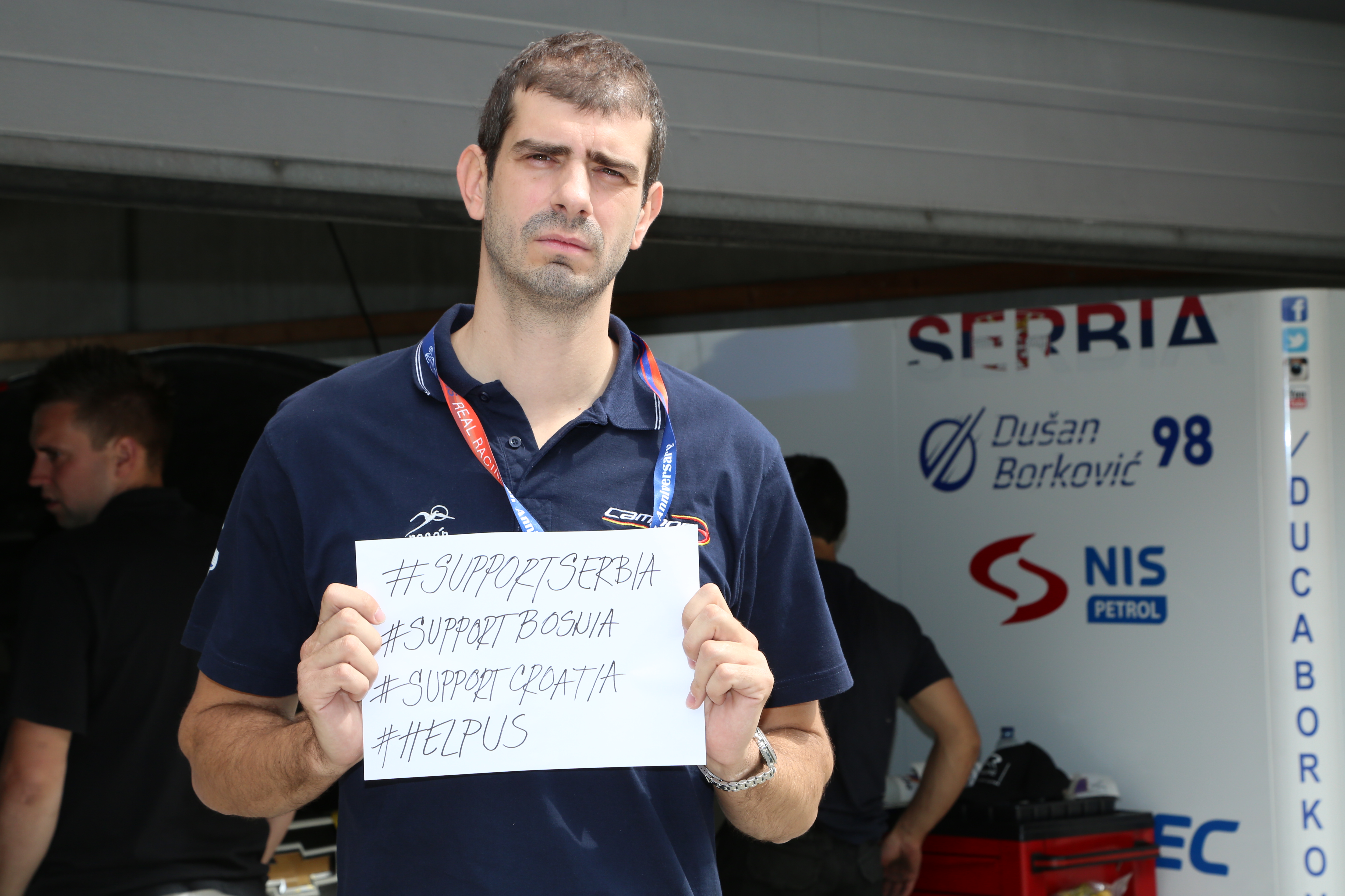Dušan Borković i vozači WTCC pružaju pomoć Srbiji