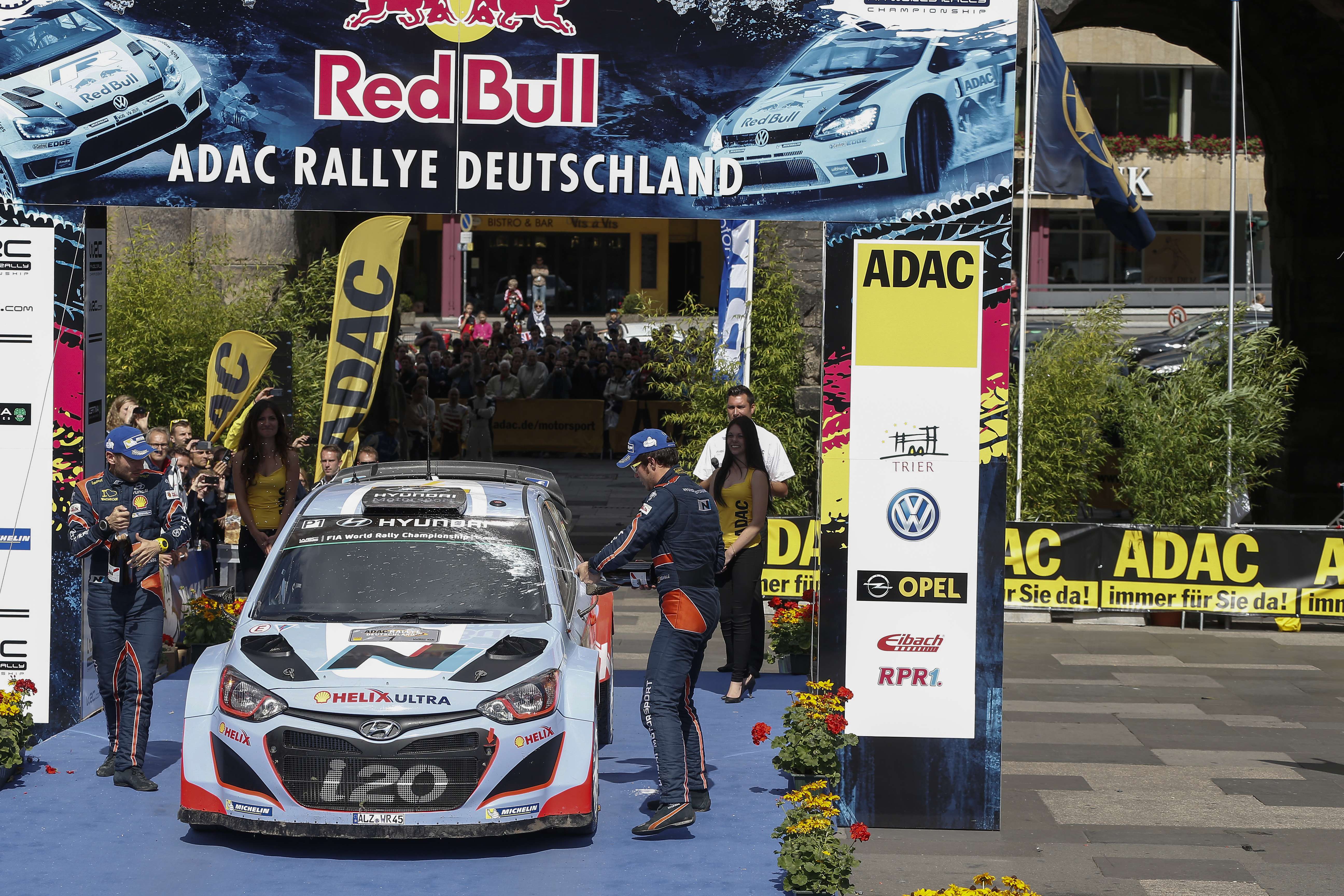 Hyundai Shell reli tim proslavio svoju prvu pobedu na Reliju u Nemačkoj