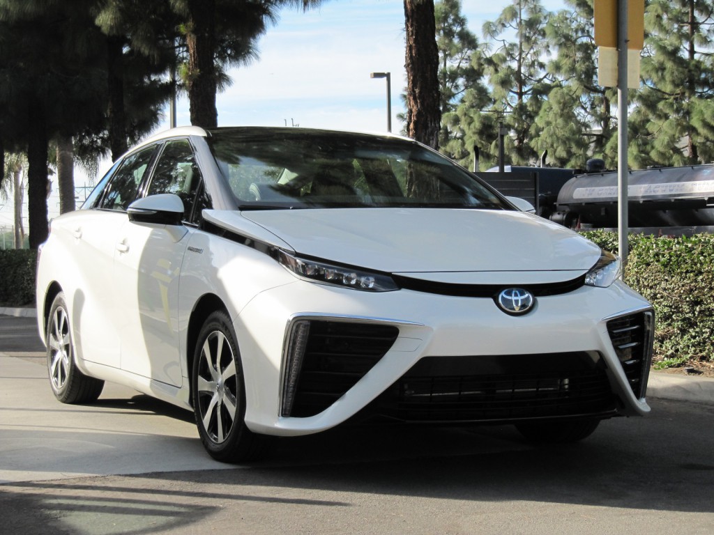 2016-toyota-mirai-hydrogen-fuel-cell-car 2