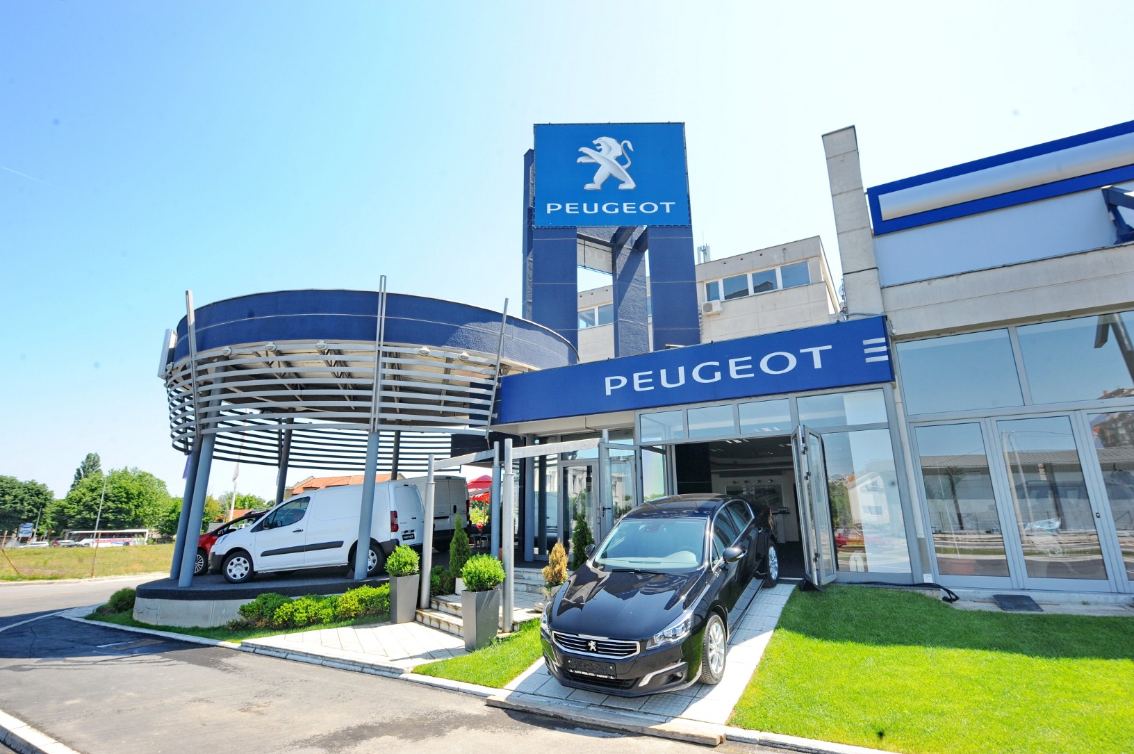 Auto Nena Still – Proširen kapacitet Peugeot salona