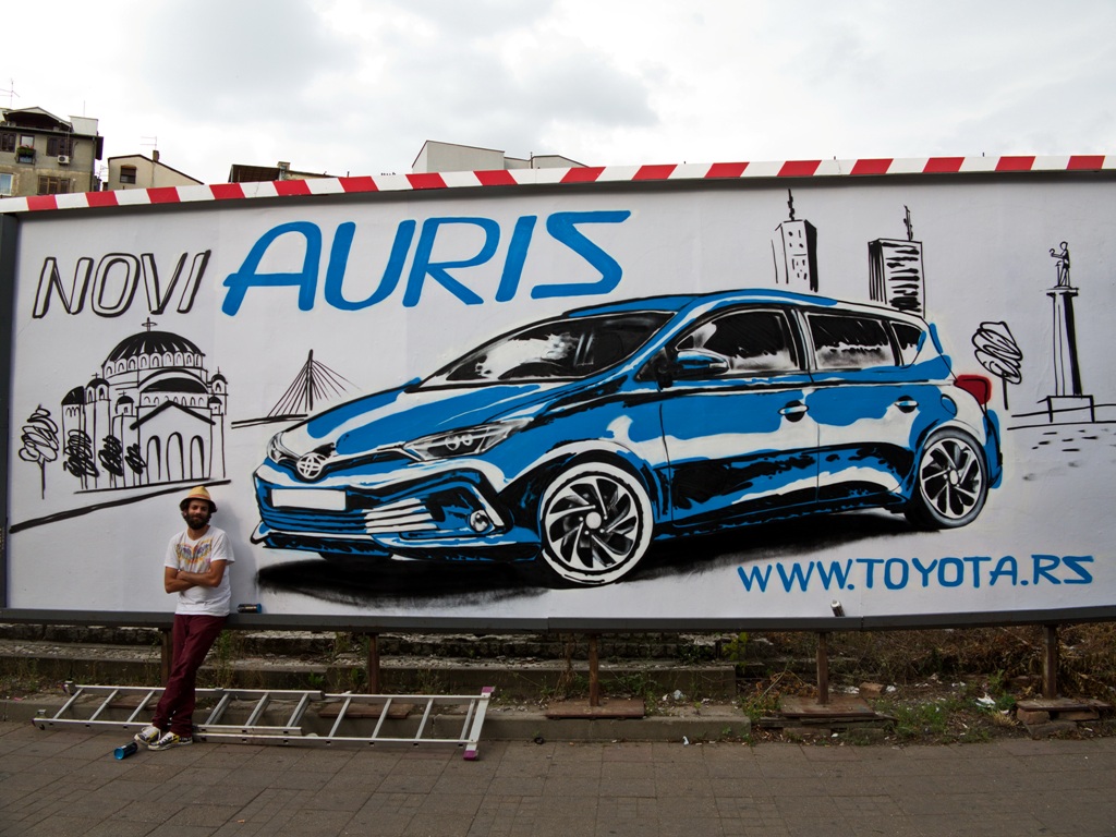 Unikatni bilbordi Toyote Auris u Beogradu
