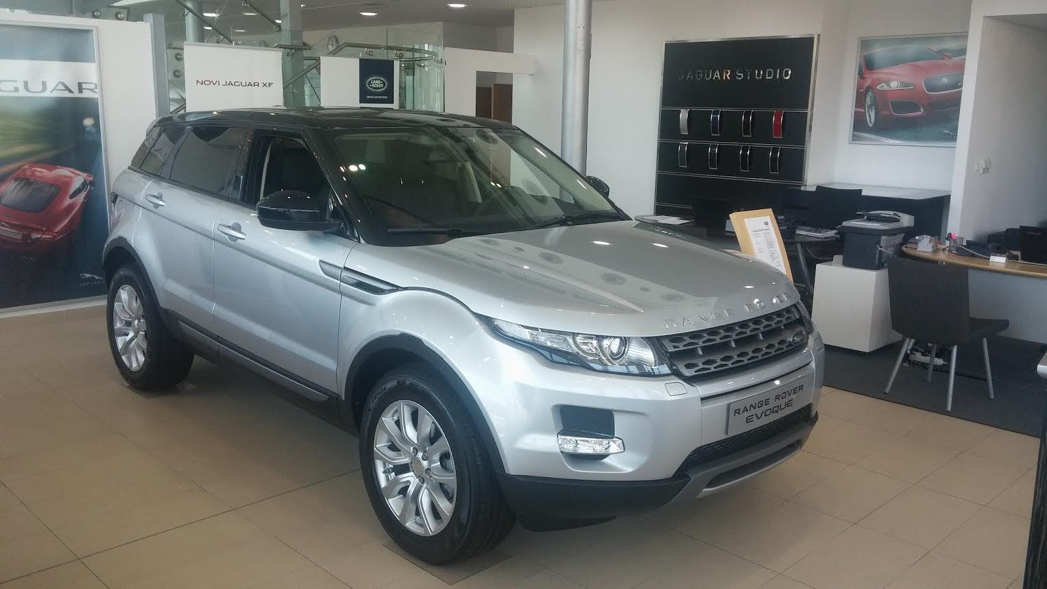 rover-land-beograd-grand-motors-mobil-auto-kamion-automobili-automobiliziam-saobracaj-02