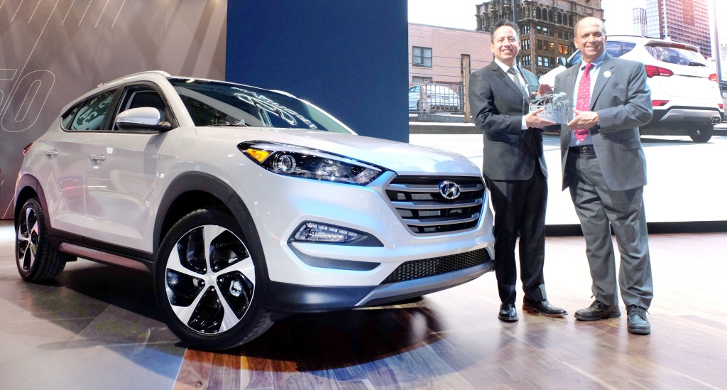 Left to Right: Brandon Ramirez, senior group manager, product planning, Hyundai Motor America, accepts the MotorWeek’s Drivers’ Choice Award for the 2016 Hyundai Tucson from John Davis, creator, host and executive producer, MotorWeek, at the 2016 Chicago Auto Show.