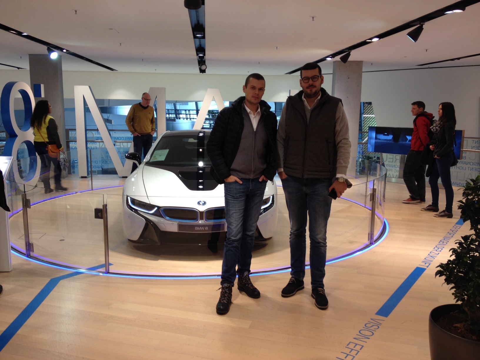 BMW kupci iz Srbije u poseti sedištu kompanije u Minhenu