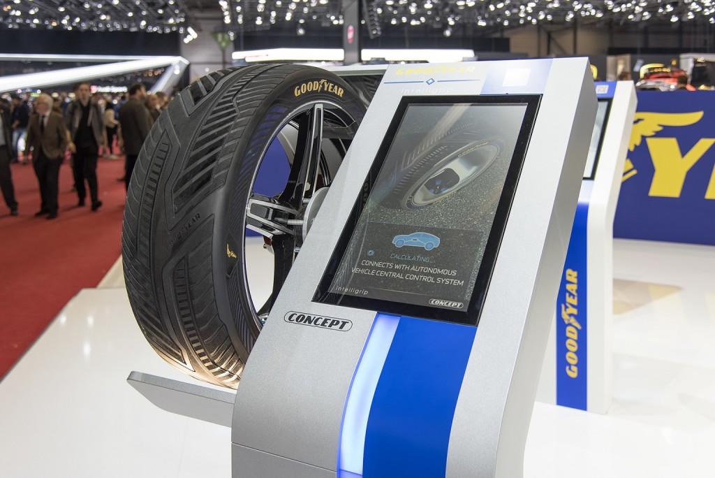Na Medjunarodnom zenevskom salonu automobila 2016, Goodyear predstavio konceptualni pneumatik IntelliGrip