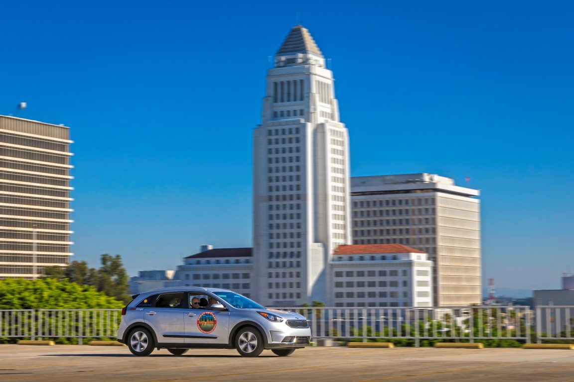 Kia Niro Guinness World Record_Los Angeles City Hall(2) (Medium)