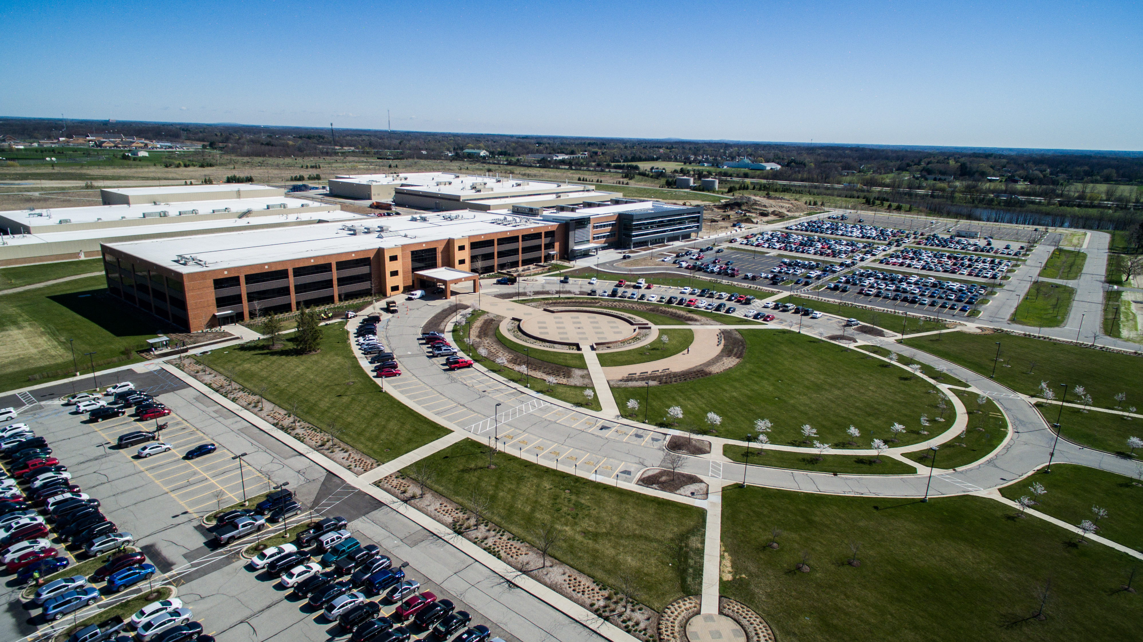 Toyota proslavila 40 godina istraživanja i razvoja u Severnoj Americi zvaničnim otvaranjem proširenog R&D centara u Mičigenu