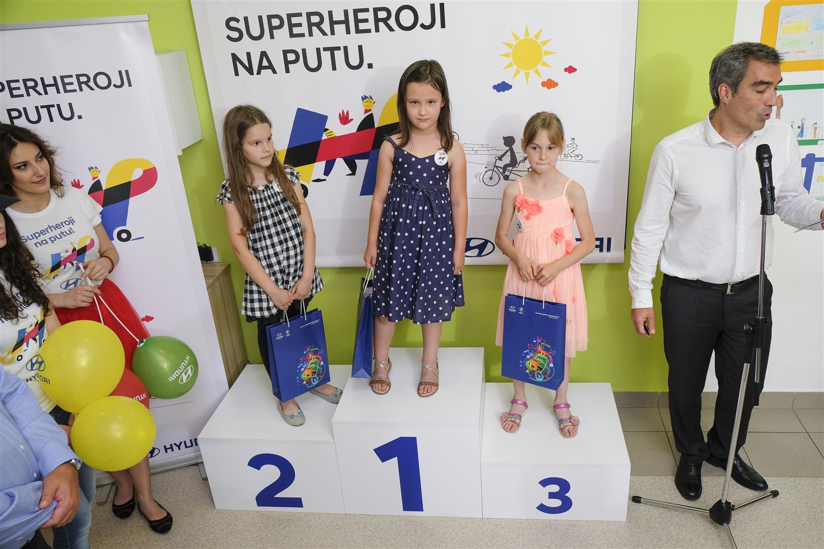 Hyundai Srbija dodelila nagrade najuspešnijim autorima likovnih radova na temu bezbednosti dece u saobraćaju pod nazivom “Superheroji na putu”
