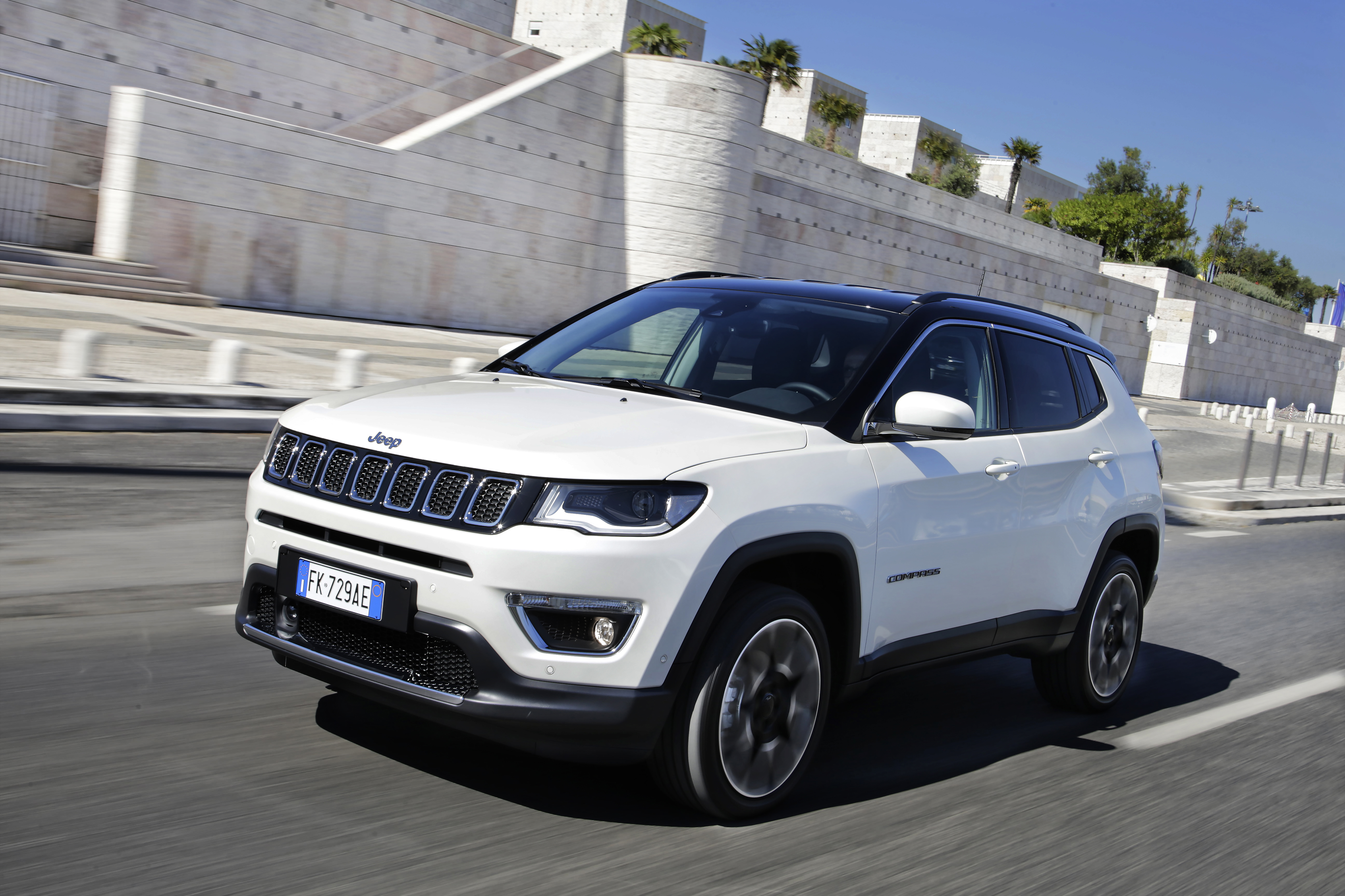 Jeep-Compass-Limited--3-