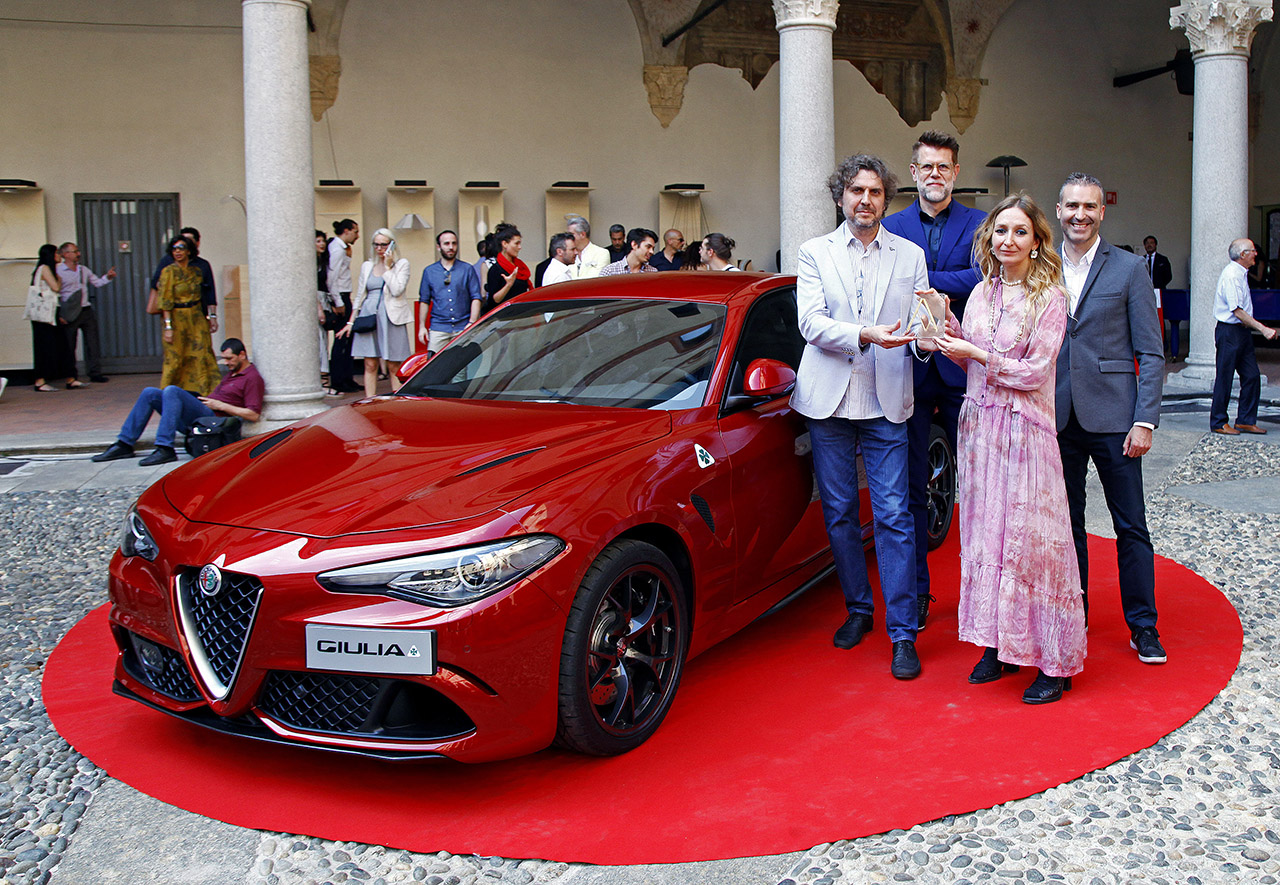 Model Alfa Romeo Giulia dobitnik 25.  izdanja nagrade  Zlatni kompas