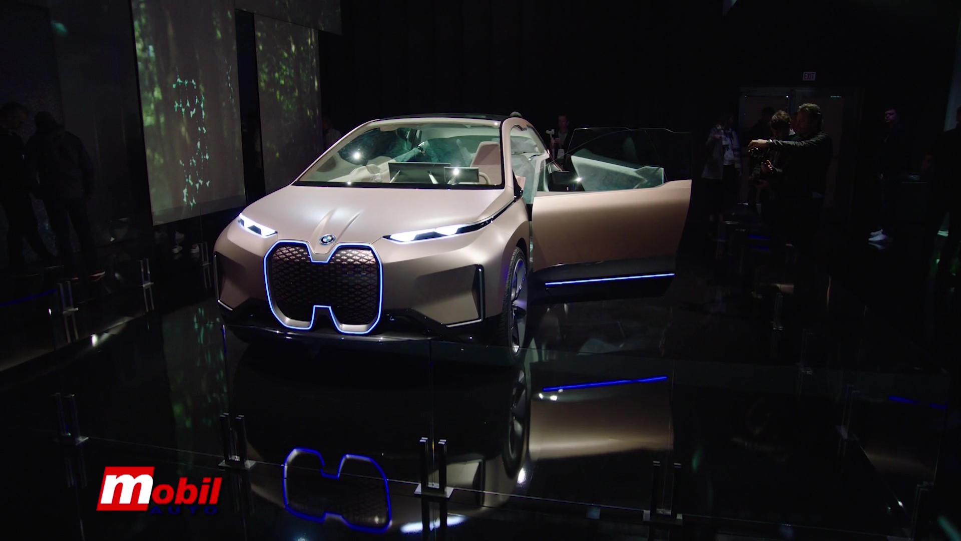 MOBIL AUTO TV –  BMW VISION –  Prvi virtuelni pogon u BMW Viziji iNEXT