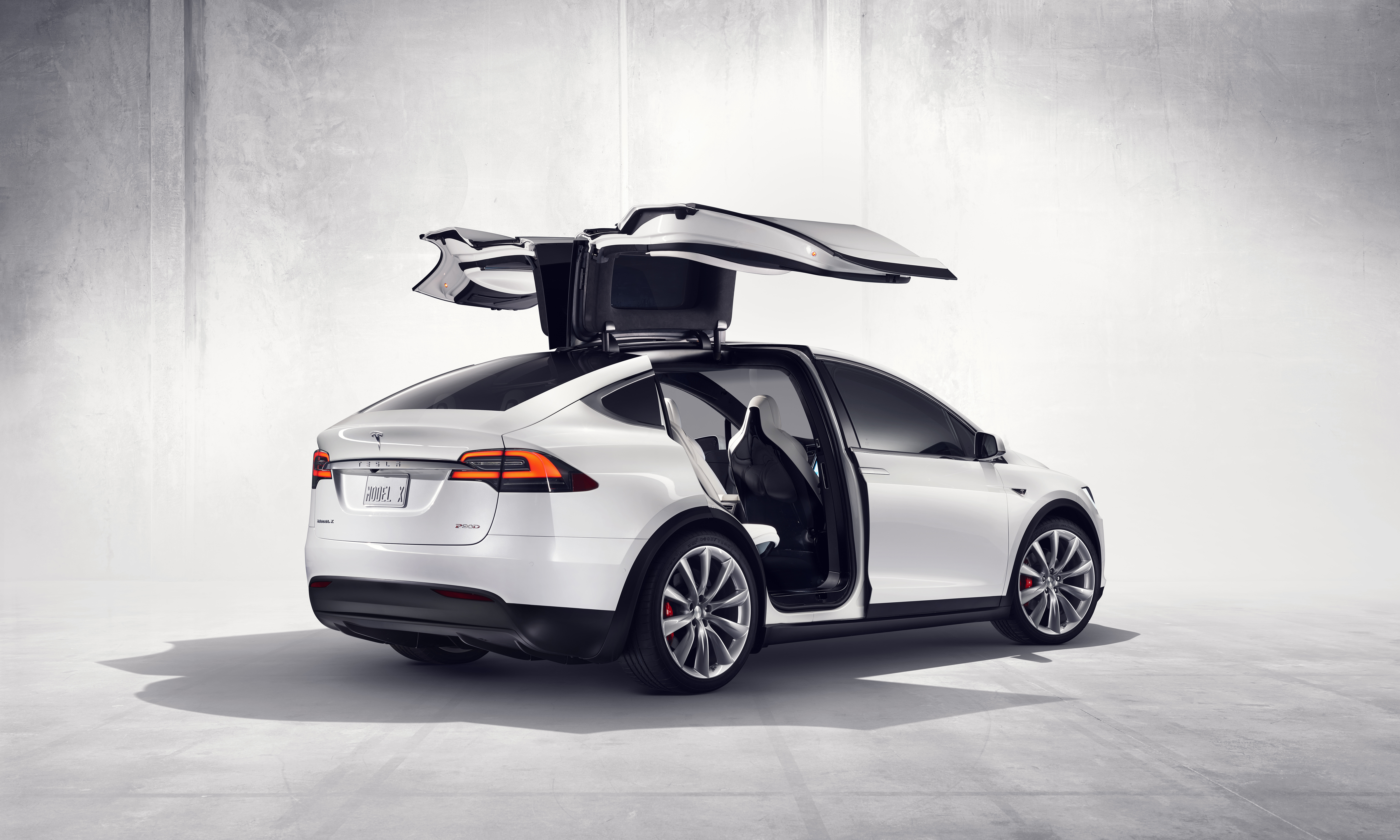 ﻿Tesla gasi jeftinije verzije Modela S i X